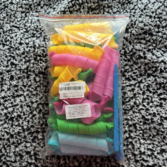 Amazon 42 pieces heatless hair spiral curlers - Picture 2 of 3